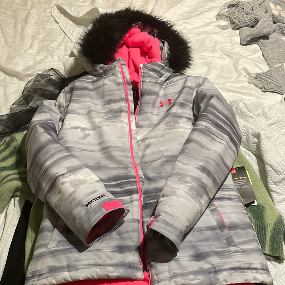 Winter Jacket Under Armor (WATER-REPALLENT)